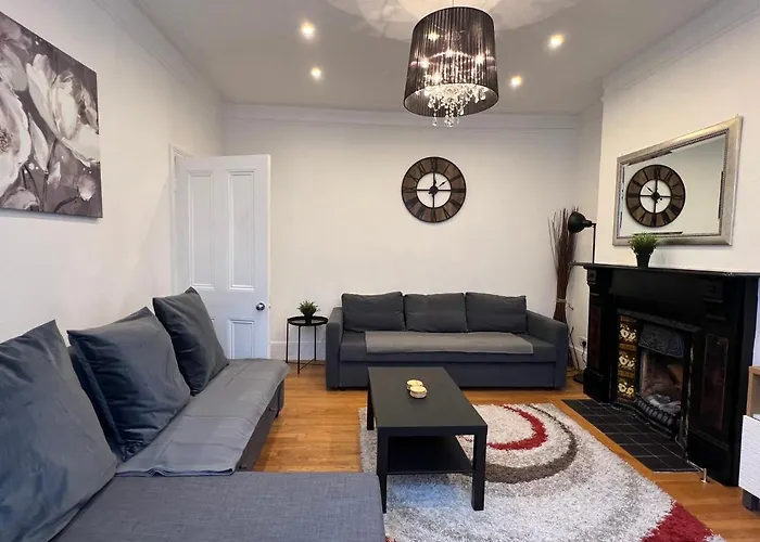 4 Bed House 10 Min Walk To Tube