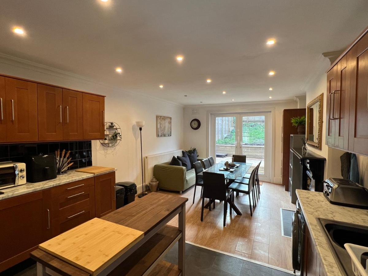 Дом отдыха 4 Bed House 10 Min Walk To Tube Лондон