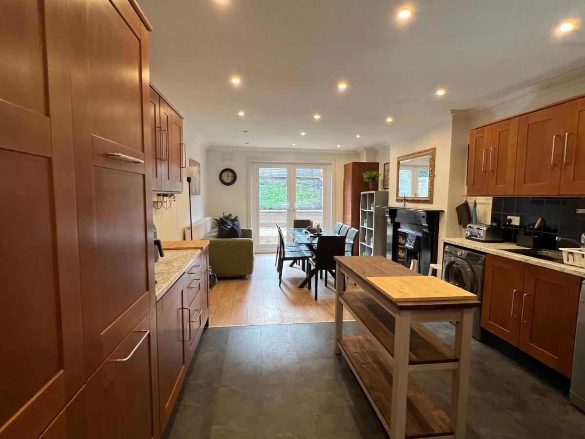 Дом отдыха 4 Bed House 10 Min Walk To Tube
