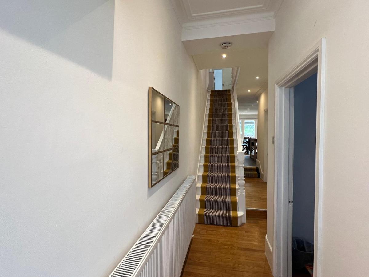 4 Bed House 10 Min Walk To Tube Лондон
