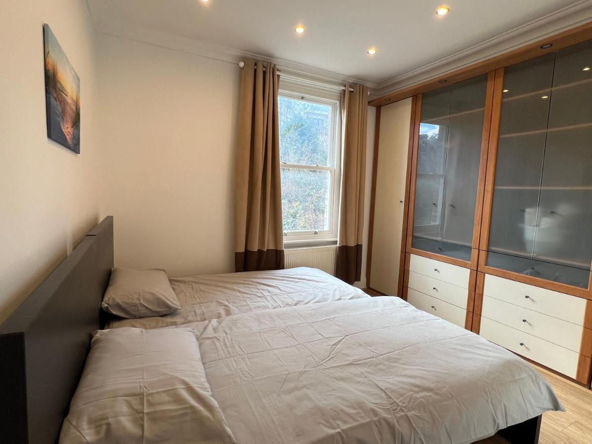 4 Bed House 10 Min Walk To Tube Дом отдыха *