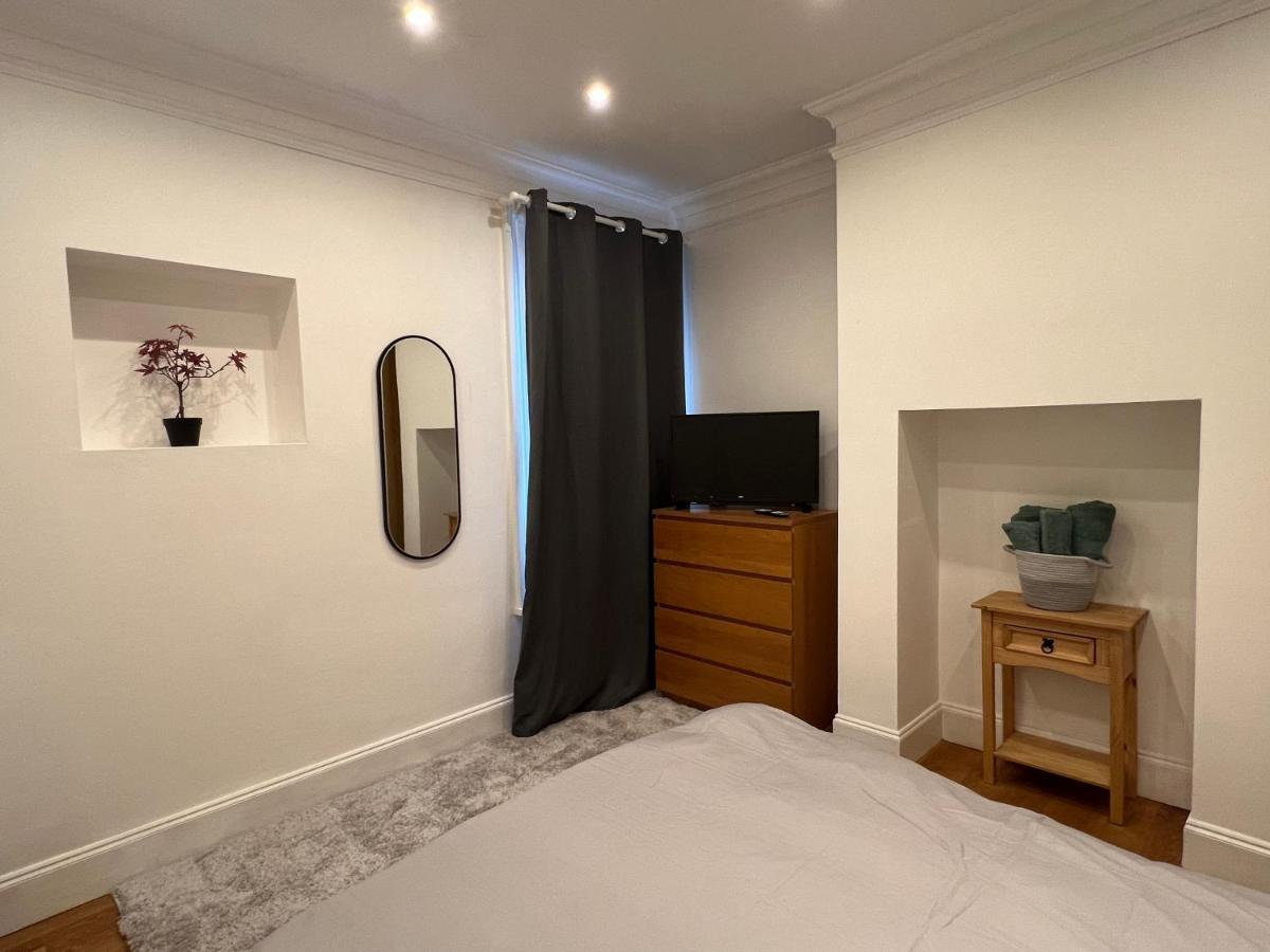 4 Bed House 10 Min Walk To Tube Лондон