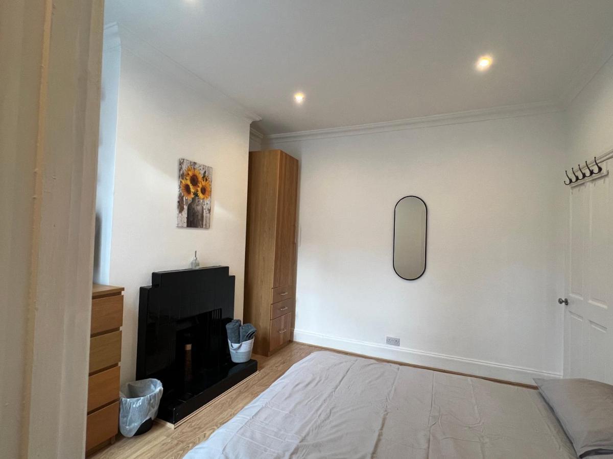 4 Bed House 10 Min Walk To Tube Лондон