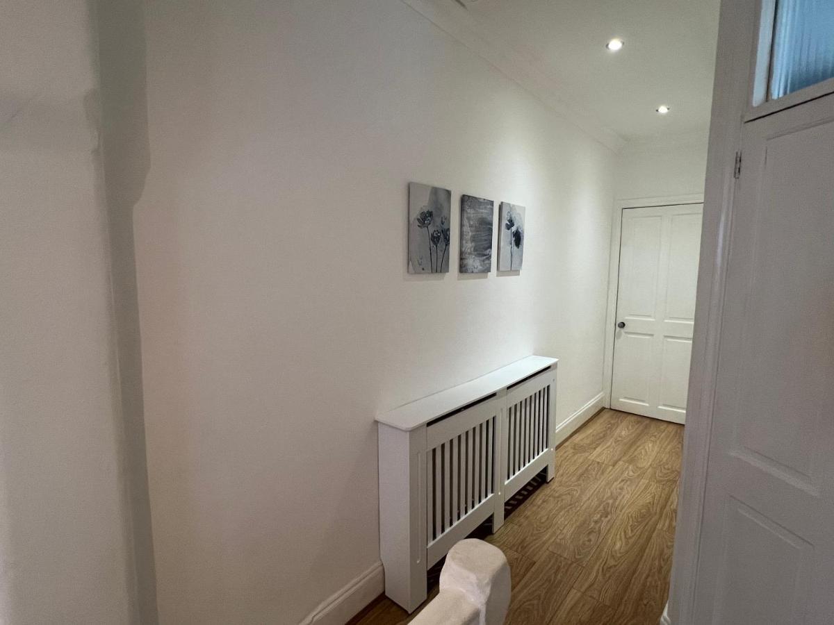 4 Bed House 10 Min Walk To Tube Дом отдыха *