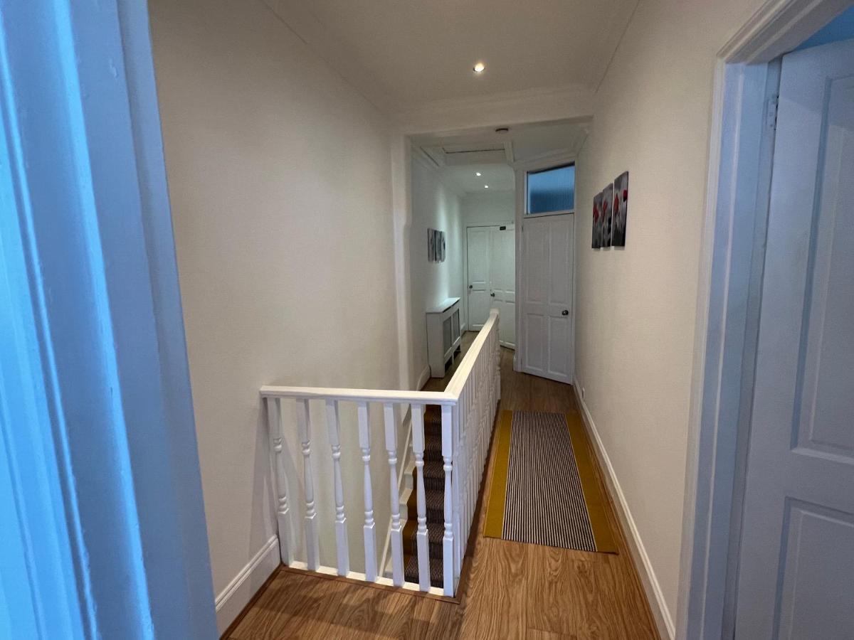 Дом отдыха 4 Bed House 10 Min Walk To Tube