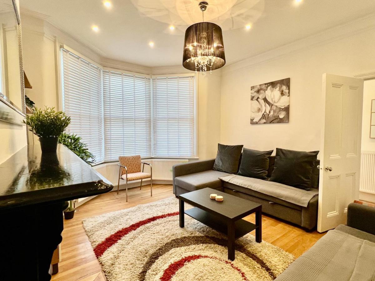 Дом отдыха 4 Bed House 10 Min Walk To Tube Лондон